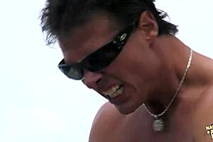 Wow, anální sex na veřejném bazénu!