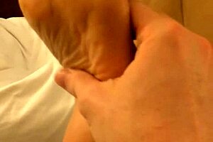 Cohabitant jacking off to high arch fetish