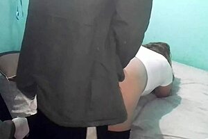 cogemos de perrito en cama fria con latina emo