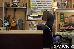 reality babe gives oral and reaches orgasm 😍