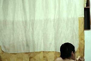 asi de caliente soy jugando con mi culo?