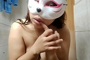 finger licking good with this filipina babe 😋