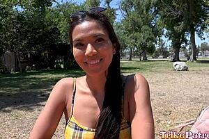 Trikepatrol gorgeous Pinay Jada Kai craves cock 😍