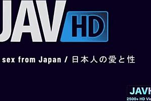 Japanese babes give a blow job in free HD video