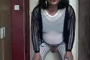 Sissy Crossdress Swallows His Own Piss In Homemade Fun