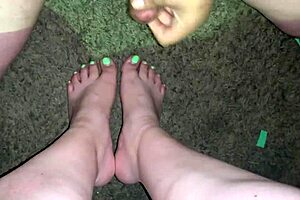 I Cum On My Girlfriend's Pretty Feet And Toes