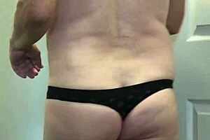 Mature woman almost caught masturbating solo