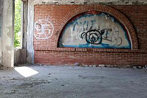 Real outdoor naked sport with athletic prostitute. She gets naked in public gym.