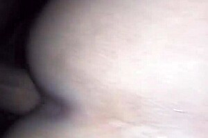 Ella tak tahan lagi dengan pukulan dubur sengit ini!