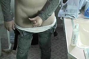 watch my big coc come out of my pantz and grow in my hand to later cum