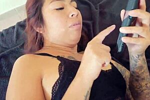 infiel cogiendo mientras habla con su esposo por telefono 😈