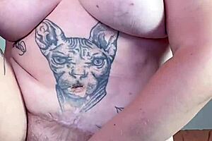 Intense fingering brings curvy babe to orgasm