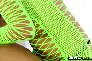 Masseuse Performs Oral On Cock In High Definition Gloryhole.