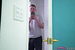 hot tennessee stepsis with wet shaved pussy makes stepbro cum inside 😈