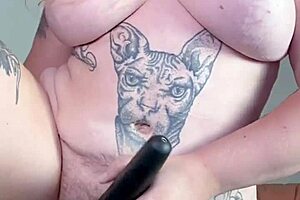 Intense fingering brings curvy babe to orgasm