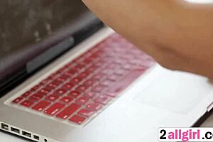 two milfs scissoring sensually with shaved pussies 😍