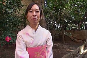 Yukata-clad mature woman in intimate encounter - Nozomi Tanaka 1