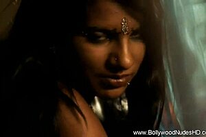 Check out this Bollywood Indian MILF doing a seductive striptease dance.