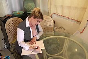 Quinn, step-sister helps in the preparation of a low budget adult movie