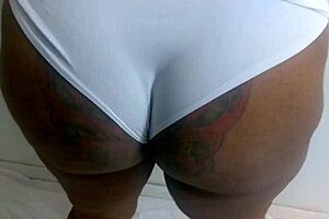 Nutting on that bubble butt while it twerks.