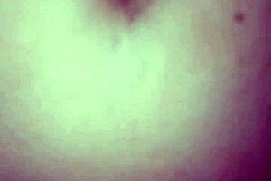 reventandole el culo a la hermana mientras los padres no estan