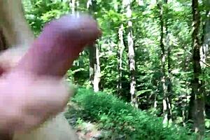 我连着高潮两次，衣服撕裂了，到处湿透！