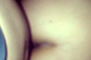 reventandole el culo a la hermana mientras los padres no estan