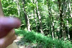 我连着高潮两次，衣服撕裂了，到处湿透！