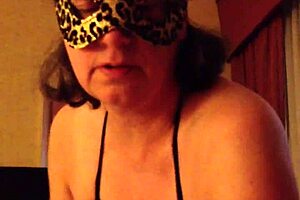 hey, this masked mature milf sucks off her husband in costume, so exhibitionist and fun 😏