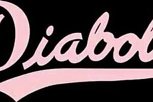 Threesome with Blonde and Brunette Swallowing Cock!