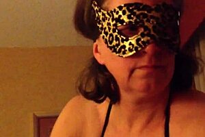 hey, this masked mature milf sucks off her husband in costume, so exhibitionist and fun 😏