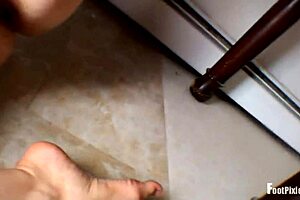 Isobel pointing toes nude