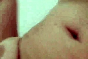 i'm watching this beautiful hairy novinha masturbating with dildos and vibrators to orgasm