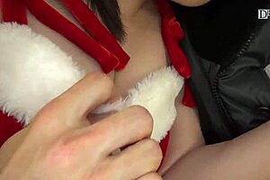 道端でお休み中のサンタを持ち帰り 1