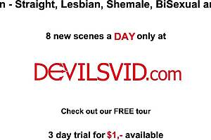 Kerel neukt ebony vrouw en haar beste vriendin in wild trio