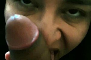 لاتينية سمينة منزلية بصدر كبير تقوم بمص لـ Hunter 666