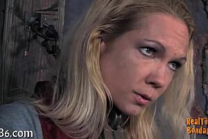 Hot Serf Delivers Wild Oral Sex Action