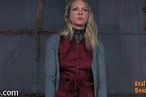 Hot Serf Delivers Wild Oral Sex Action