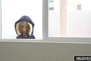 i made little princess molly little scream and orgasm with fingering