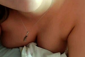 zorra excitada se moja y manda video a su chico 😈