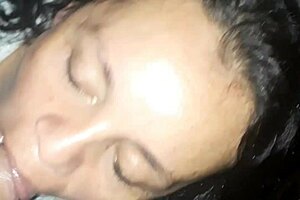 Madrastra milf es follada por la boca y recibe semen en la boca