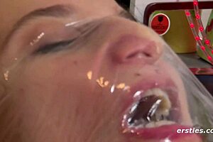 i'm all natural amateur toying my untrimmed bush to orgasm