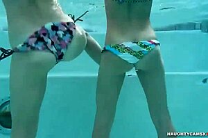 Intense Booty Shaking Underwater In HD