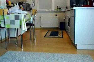 Intense booty shaking in seductive twerk show by Sexydeas