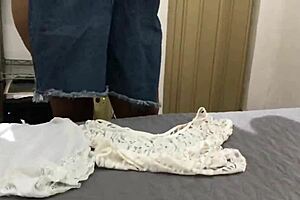 dogging - esposa transa com estranhos em p�blico e corno observa enquanto filma