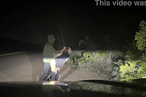 rough public sex pounding her pussy on the road? so intense!