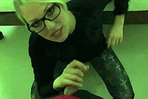 Eine Hure Saugt Sie Beim Telefonieren