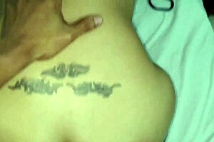 Shemale tatuada con rico culo no se quiere dejar grabar, but we did that anal assfucking anyway.