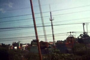 Ta šolarka 18+ pokaže svoje hlačke na avtobusu 😏