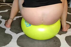 gymnastikball brings fun and makes me squirt hard